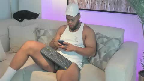 Snapshot of michael_salens chatting on February 13, 2025, 11:17 am Michael Salens independent model online show from February 13, 2025, 11:17 am
