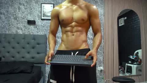 michael_torres15 online show from September 21, 2025, 10:22 pm