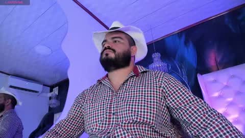 Snapshot of michaelbear_ chatting on January 22, 2025, 12:17 pm Michael online show from January 22, 2025, 12:17 pm