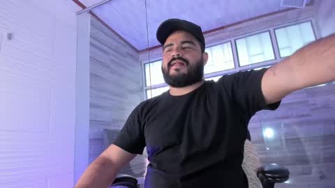 Snapshot of michaelbear_ chatting on January 25, 2025, 12:47 pm Michael online show from January 25, 2025, 12:47 pm