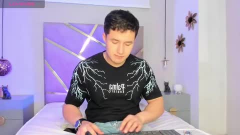 MichaelConnor  online show from February 4, 2025, 12:22 pm