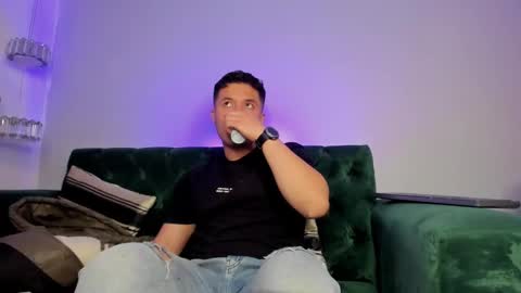 MichaelConnor  online show from February 8, 2025, 12:17 pm