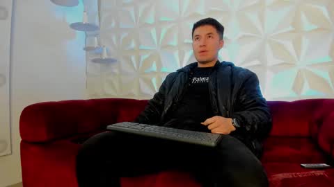 MichaelConnor  online show from February 15, 2025, 12:11 pm