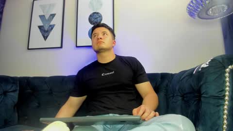 MichaelConnor  online show from February 18, 2025, 6:47 pm