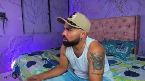 Snapshot of michaell_twink chatting on February 16, 2025, 1:14 am Michaell online show from February 16, 2025, 1:14 am