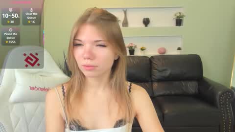 Snapshot of michafox chatting on February 18, 2026, 11:50 am michafox online show from February 18, 2026, 11:50 am