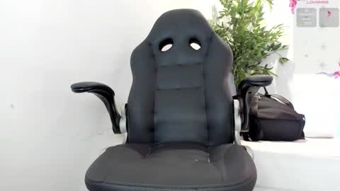 michel_lopez18 online show from October 17, 2025, 11:02 am