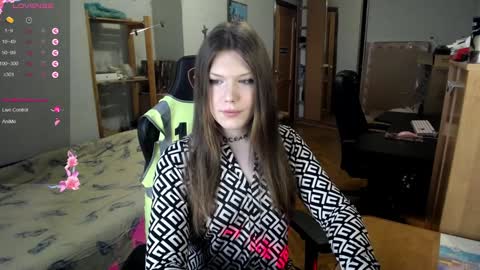 Snapshot of micheledoll chatting on December 2, 2024, 10:18 am MicheleDoll online show from December 2, 2024, 10:18 am