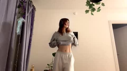 Snapshot of michelinacaneza chatting on December 21, 2025, 12:29 am Mary online show from December 21, 2025, 12:29 am