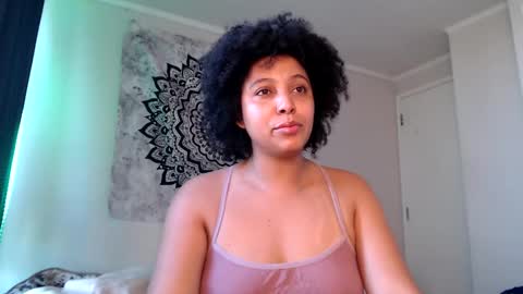 Snapshot of michell_bling chatting on February 17, 2025, 10:25 pm Michi online show from February 17, 2025, 10:25 pm
