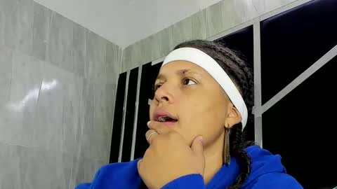 michell_rs online show from February 4, 2025, 2:17 am