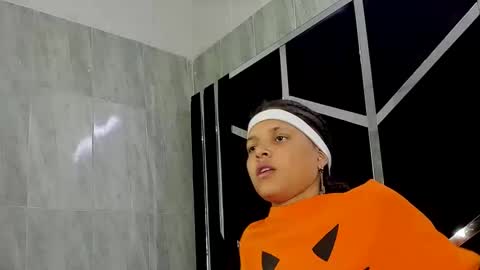 michell_rs online show from February 5, 2025, 4:16 am