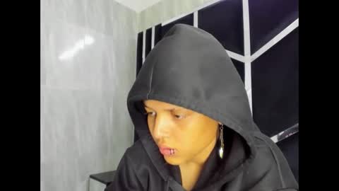 michell_rs online show from February 24, 2025, 9:53 am