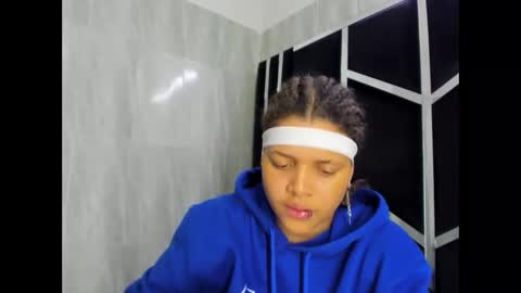 michell_rs online show from March 3, 2025, 4:58 am