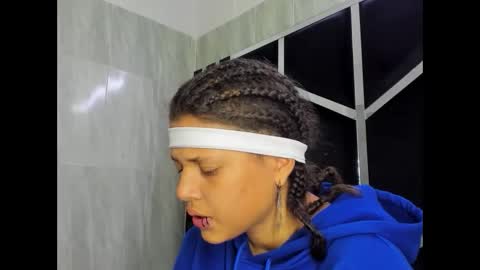 michell_rs online show from March 5, 2025, 1:10 am