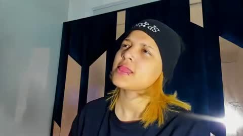 michell_rs online show from September 20, 2025, 4:46 am