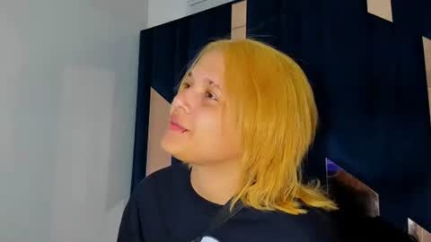 michell_rs online show from September 21, 2025, 3:08 am