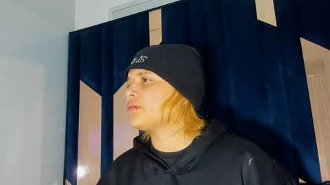 michell_rs online show from September 25, 2025, 4:05 am