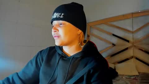 michell_rs online show from October 20, 2025, 5:19 am