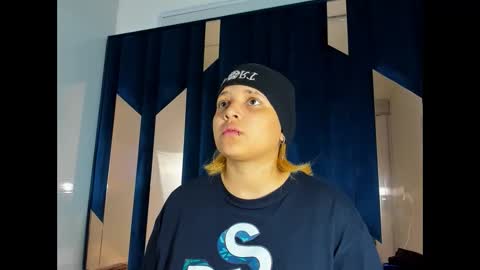 michell_rs online show from October 23, 2025, 4:45 am