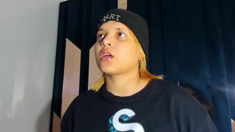 michell_rs online show from December 15, 2025, 1:43 am