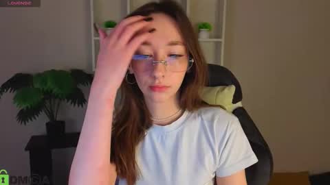 Snapshot of michelle__allen chatting on February 26, 2026, 1:04 am Michelle online show from February 26, 2026, 1:04 am