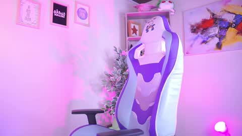 Snapshot of michelle_chang_ chatting on November 20, 2025, 6:18 pm MICHELLE CHANG online show from November 20, 2025, 6:18 pm