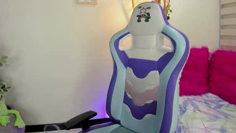 Snapshot of michelle_chang_ chatting on November 27, 2025, 10:34 pm MICHELLE CHANG online show from November 27, 2025, 10:34 pm