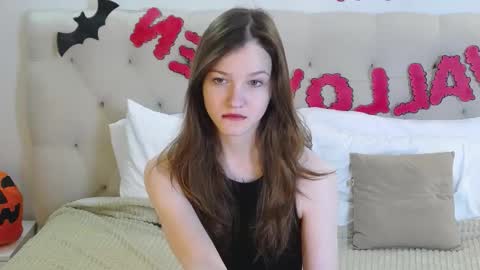 Snapshot of michelle_roux chatting on October 25, 2025, 12:23 pm Michelle online show from October 25, 2025, 12:23 pm