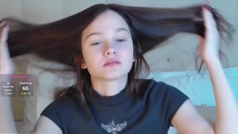 Snapshot of michelle_roux chatting on November 22, 2025, 11:31 am Michelle online show from November 22, 2025, 11:31 am