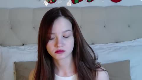 Snapshot of michelle_roux chatting on December 16, 2025, 12:21 pm Michelle online show from December 16, 2025, 12:21 pm