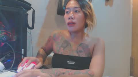 michelle_ux online show from November 17, 2025, 7:03 am