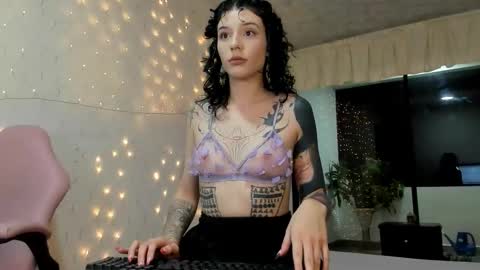 Michelle Ramirez online show from November 28, 2025, 7:11 am