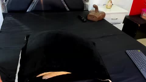 Snapshot of michellelewiss_ chatting on October 23, 2025, 12:04 pm Michelle online show from October 23, 2025, 12:04 pm