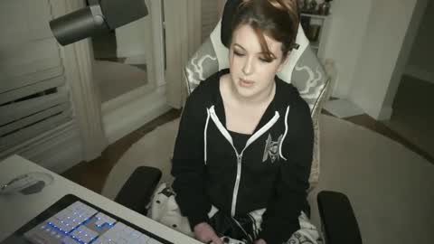 Snapshot of mickaelawest chatting on December 13, 2025, 11:32 pm Mickaela West online show from December 13, 2025, 11:32 pm