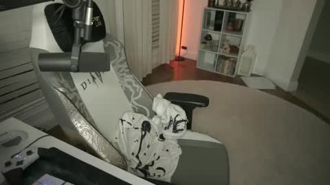 Snapshot of mickaelawest chatting on December 15, 2025, 11:09 pm Mickaela West online show from December 15, 2025, 11:09 pm