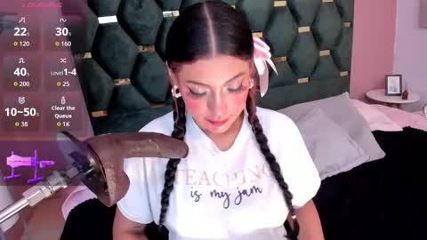 Micki online show from October 23, 2025, 11:42 am