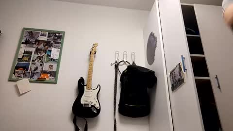micky_law88 online show from December 15, 2025, 9:57 am