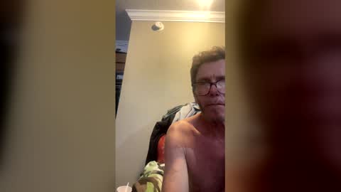 Snapshot of mickymu chatting on February 14, 2026, 12:46 pm mickymu online show from February 14, 2026, 12:46 pm