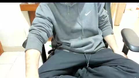 microfama00 online show from March 22, 2026, 11:35 am