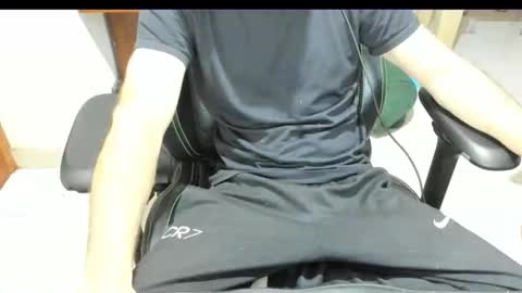 microfama00 online show from April 1, 2026, 10:07 pm