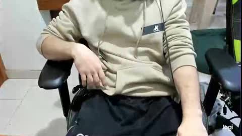 microfama00 online show from April 3, 2026, 10:41 pm