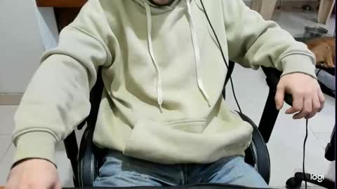 microfama00 online show from April 17, 2026, 7:00 am