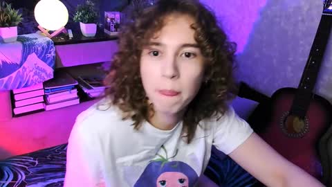 Snapshot of midnight_answer chatting on December 19, 2024, 4:46 pm Max online show from December 19, 2024, 4:46 pm