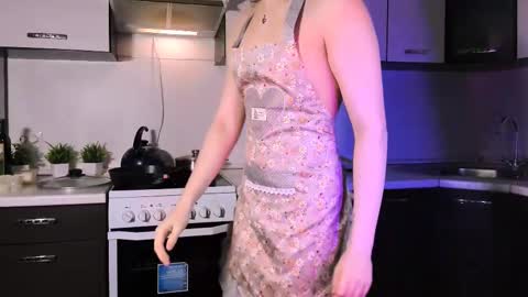 Snapshot of midnight_answer chatting on February 14, 2025, 3:36 pm Max online show from February 14, 2025, 3:36 pm