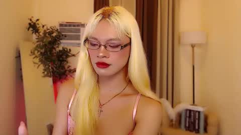 Snapshot of midnight_muse_18 chatting on May 13, 2026, 5:10 pm Marie Antoinette online show from May 13, 2026, 5:10 pm