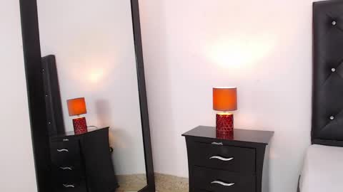 Snapshot of midnightbella_ chatting on June 1, 2026, 1:35 pm midnightbella_ online show from June 1, 2026, 1:35 pm