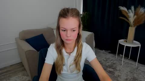 midnighteaura online show from June 26, 2026, 5:06 pm