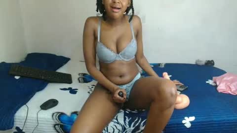 Snapshot of midnightsinx chatting on November 19, 2025, 1:22 pm midnightsinx online show from November 19, 2025, 1:22 pm