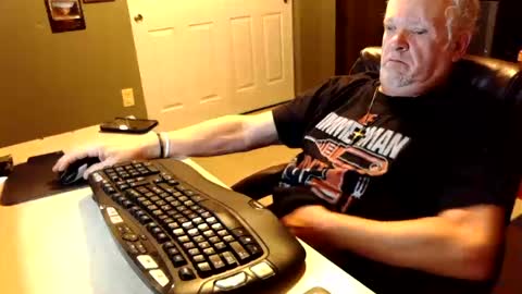 midwestdad09 online show from October 15, 2025, 8:47 am